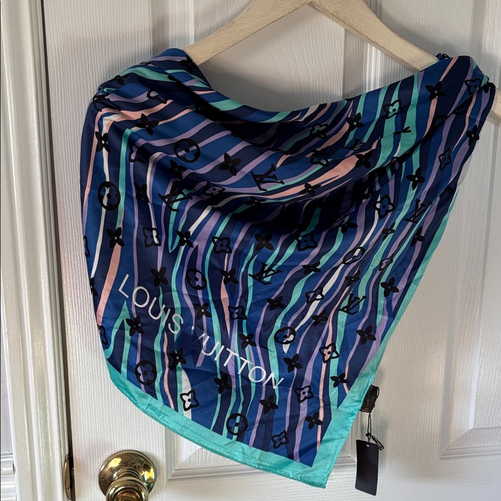 Louis Vuitton Blue and Green Patterned Scarf